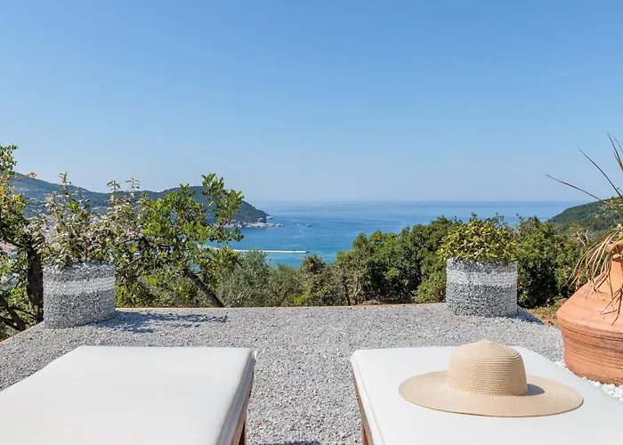 Villa Bleu & Skopelos Town