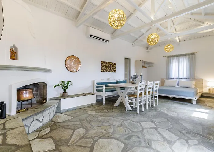 Bleu & Skopelos Town